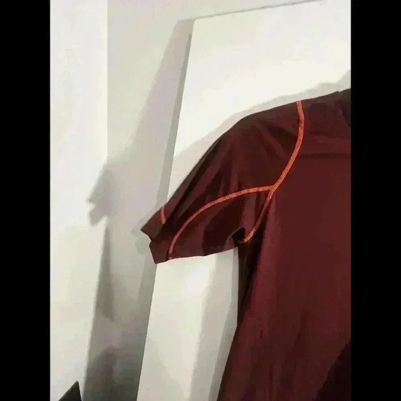 Nike Fit Maroon And Orange‎ Size Medium Short Sleeve - Picture 4 of 8